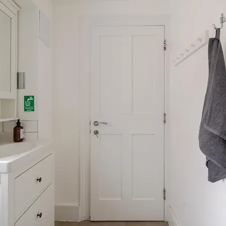 193Vbr With Shared Bathrooms London Room photo
